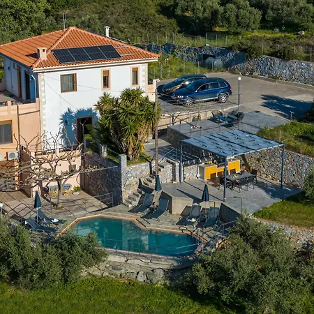 Chrisiis Villa